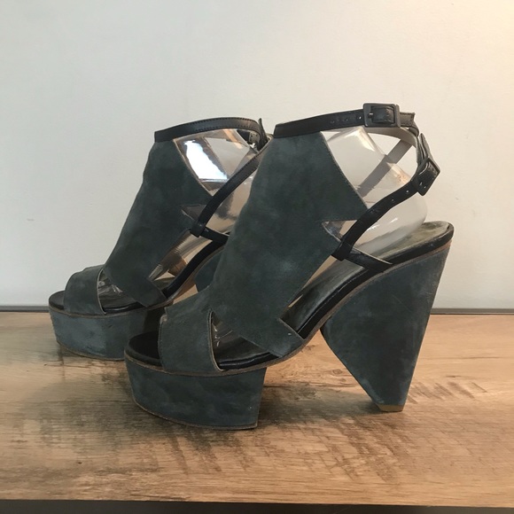 SURFACE TO AIR Gray SUEDE Open Toe PLATFORM HEELS - Picture 3 of 8